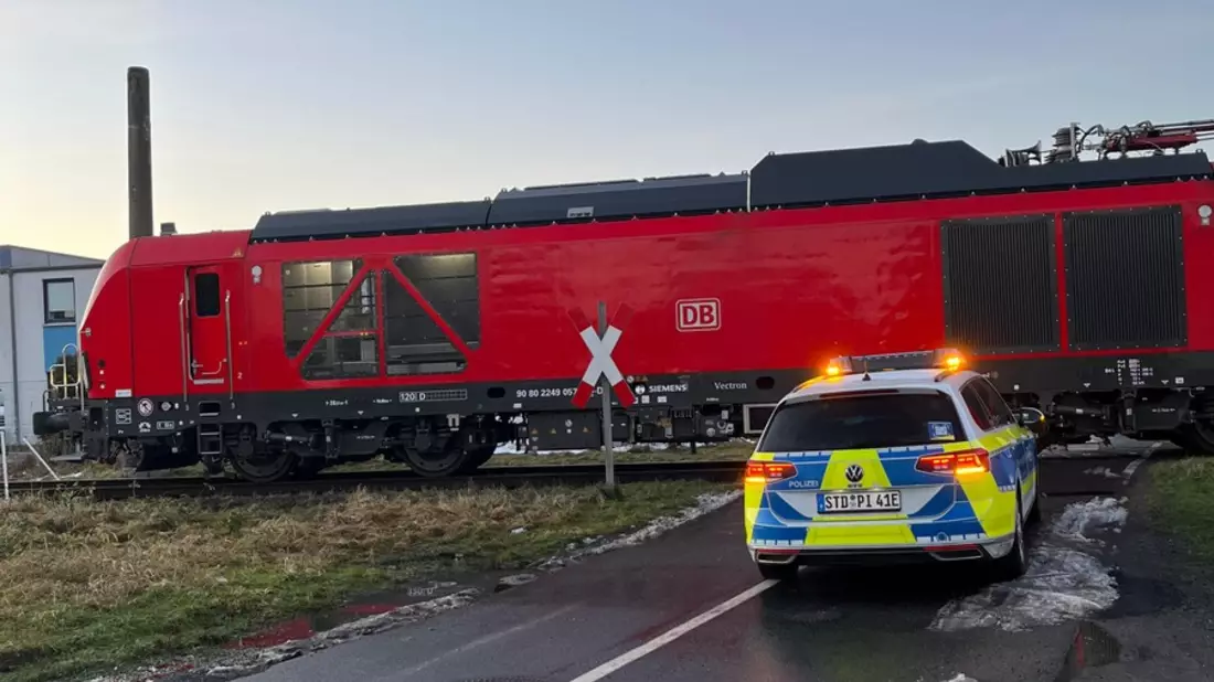 POL-STD: Güterzug übersehen, Firmenfahrzeug in Stade aufgebrochen, Autofahrer unter Drogeneinfluss, Unfallbeteiligter flüchtet ohne Führerschein, Alkohol am Steuer, - Bild: presseportal.de