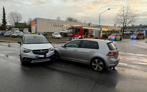 FW-DT: Verkehrsunfall mit gemeldeter eingeklemmter Person - Foto: presseportal.de
