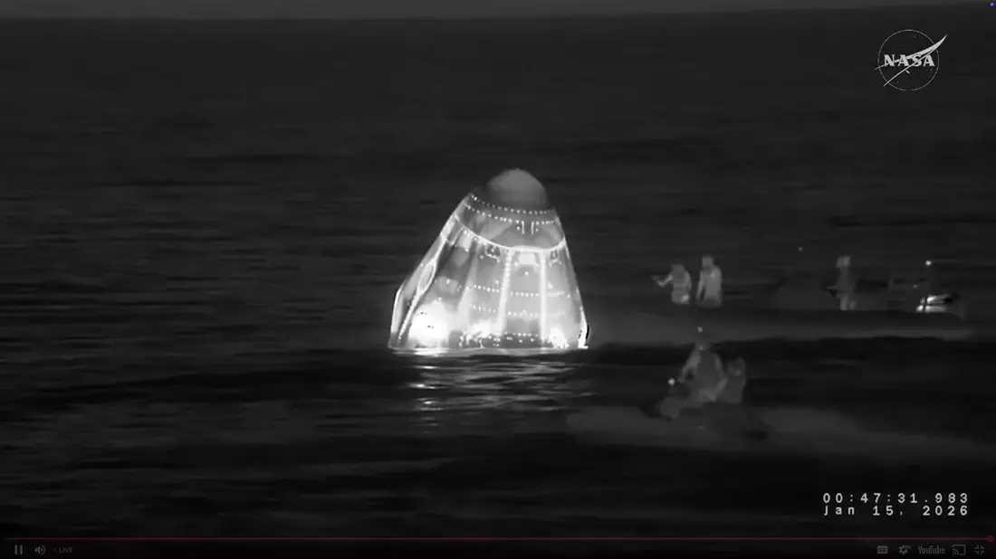 Die SpaceX Crew-11-Mitglieder landeten mitten in der Nacht in der Nähe von San Diego im Meer. - Bild: Uncredited/NASA/AP/dpa