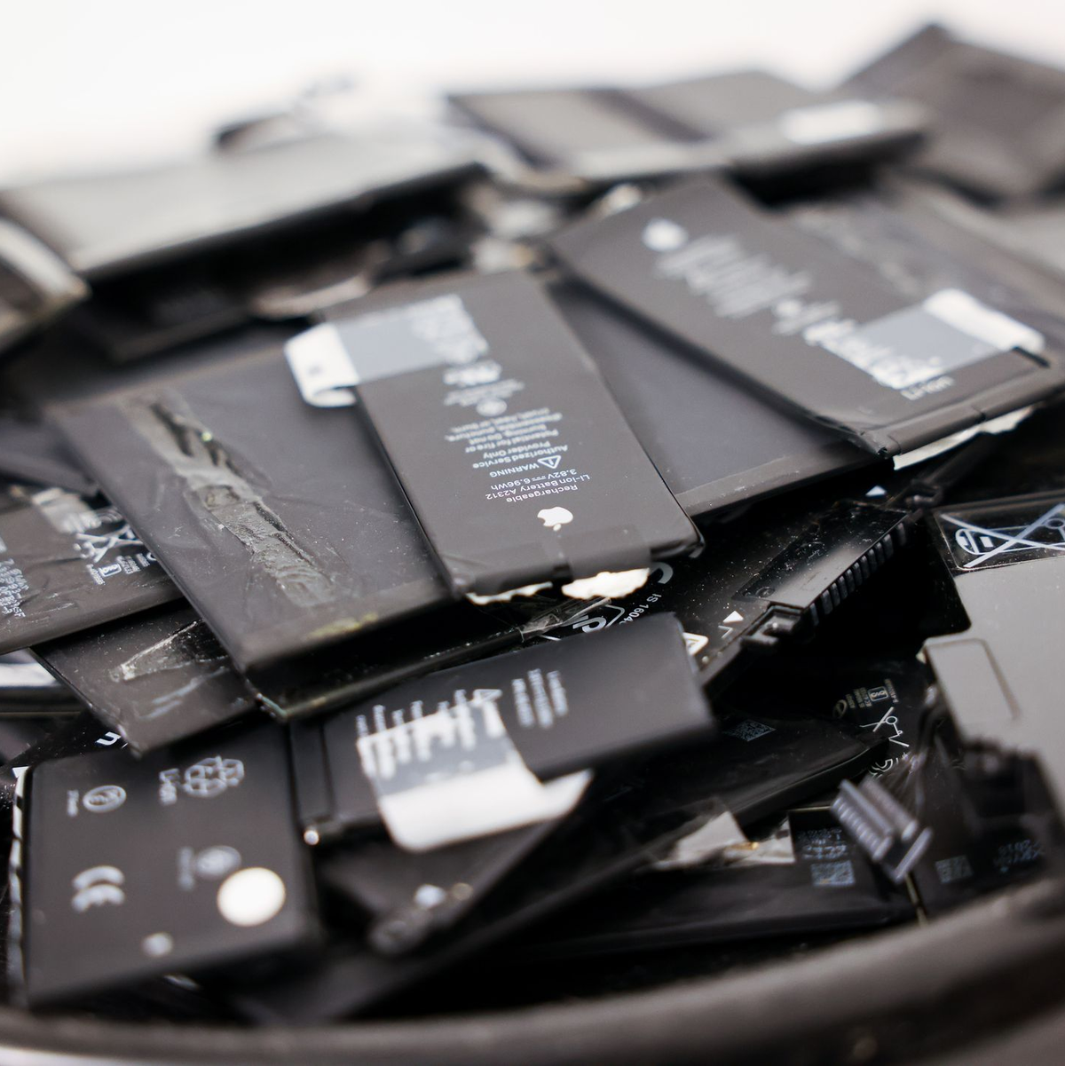 Die neuen Regeln zum Recht auf Reparatur sollen es Verbrauchern leichter machen, sich für eine Reparatur und gegen den Kauf eines Neugeräts zu entscheiden. (Symbolbild) - Foto: Christian Charisius/dpa