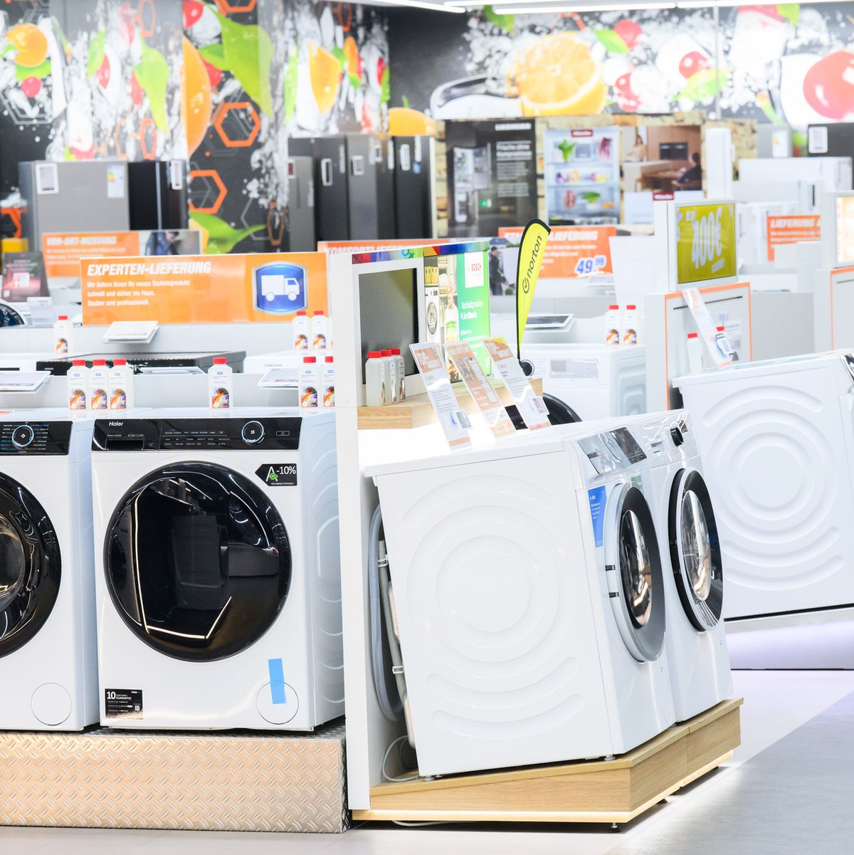 Für jedes Waschmaschinenmodell sollen Ersatzteile künftig mindestens für eine Dauer von zehn Jahren nach Ende der Produktion zur Verfügung stehen. (Symbolbild) - Foto: Julian Stratenschulte/dpa