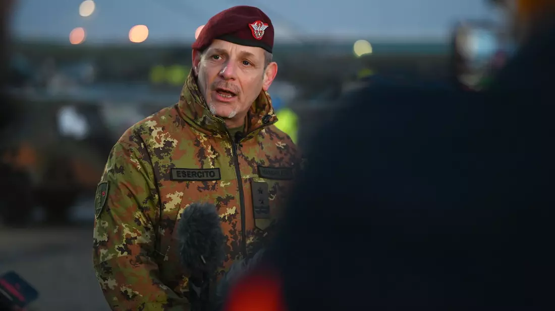 Der italienische General Nicola Mandolesi sieht die Nato geeint und einsatzbereit.  - Bild: Lars Penning/dpa
