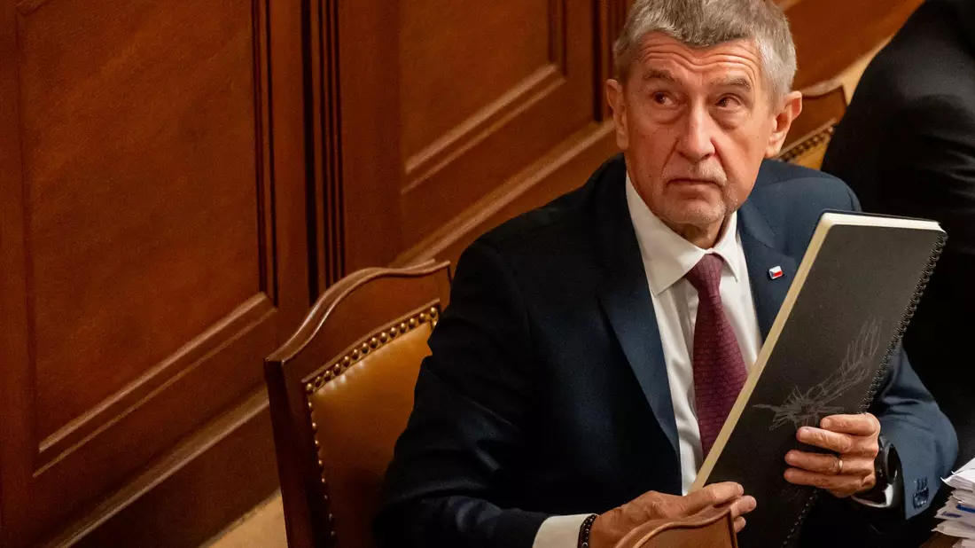 Ein Gericht hat einen Rentner verurteilt, der den jetzigen tschechischen Regierungschef Andrej Babis im Wahlkampf attackiert hatte. (Archivbild) - Bild: Deml Ondøej/CTK/dpa
