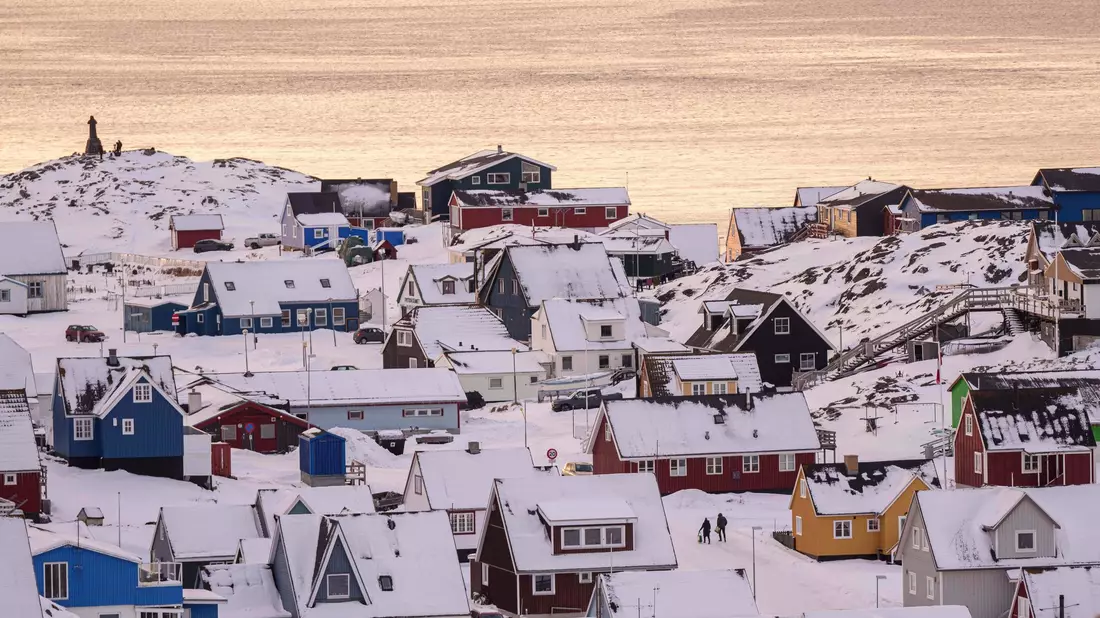 Die Königlich Dänische Marine patrouilliert in der Nähe von Nuuk. (Archivbild) - Bild: Evgeniy Maloletka/AP/dpa