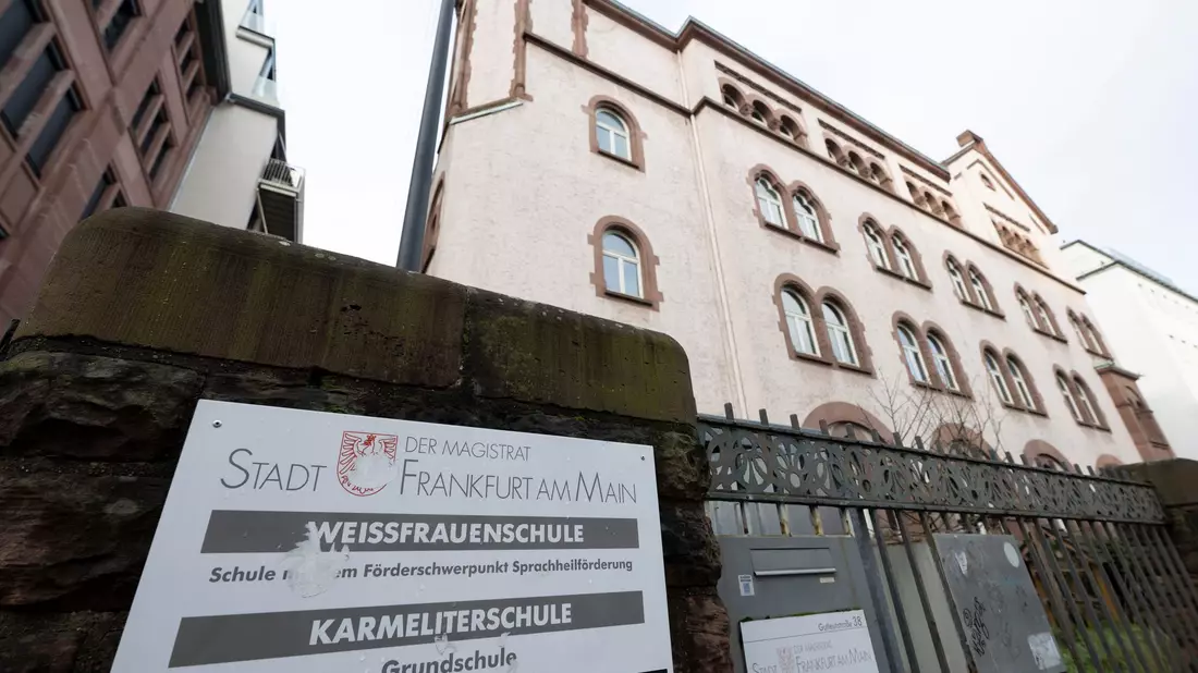 Der vermisste Achtjährige aus Frankfurt ist wohlbehalten gefunden worden.  - Bild: Boris Roessler/dpa