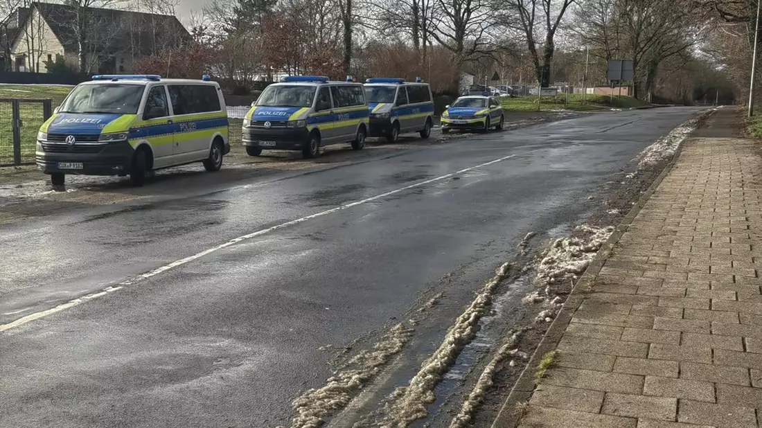 POL-CUX: Mehrere Verstöße bei größerer Verkehrskontrolle in Altenwalde festgestellt (Foto im Anhang) - Bild: presseportal.de