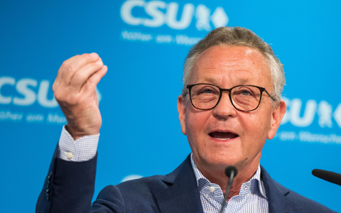 Der frühere Baywa-Chef Klaus Josef Lutz auf einer CSU-Veranstaltung im Jahr 2022. Lutz hat bislang sämtliche Vorwürfe im Zusammenhang mit der Schieflage der Baywa zurückgewiesen. (Archiv) - Foto: Peter Kneffel/dpa