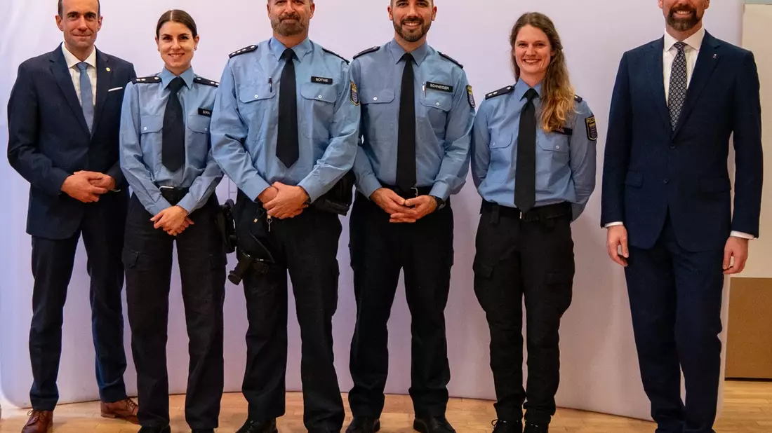 Mittelhessen: Polizeipräsidium Mittelhessen startet Pilotprojekt Demokratiepaten - Polizeischutz für die Demokratie - Bild: presseportal.de