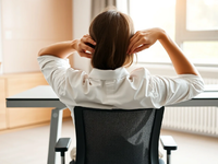 Büro-Pilates: Der 15-Minuten-Flow gegen Rückenschmerzen - Foto: über boerse-global.de