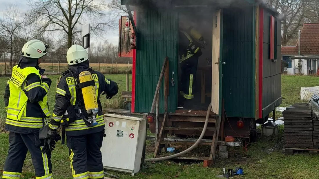 FW-ROW: Bauwagen brennt in Wilstedt - Bild: presseportal.de