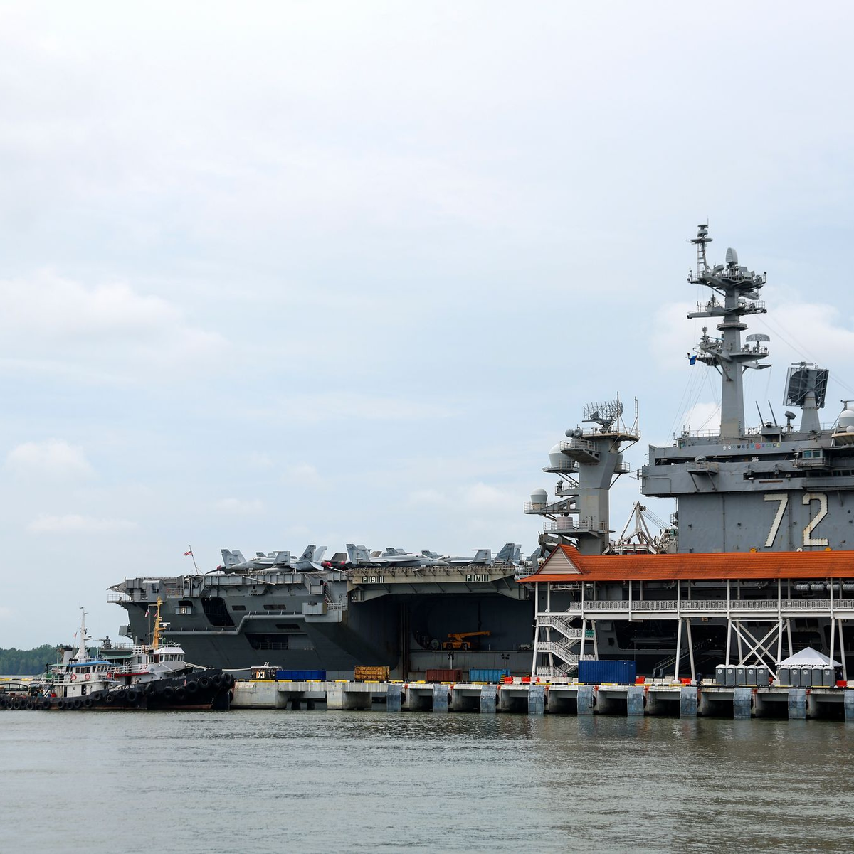 Mehrere US-Medien berichten, dass der Flugzeugträger auf dem Weg in den Nahen Osten sei (Archivbild). - Foto: Fazry Ismail/Pool EPA/AP/dpa