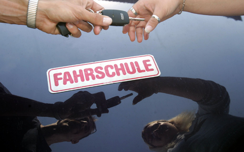 Führerschein machen - oder doch lieber warten, bis alle Autos von selbst fahren? (Symbolbild) - Foto: Marcus Führer/dpa