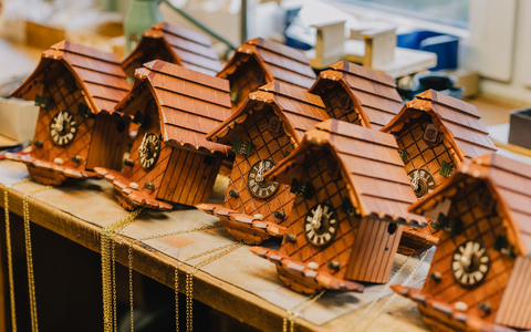 Die Schwarzwälder Kuckucksuhr ist mögliche Kandidatin einer geschützte regionalen Herkunftsbezeichnung. (Archiv) - Foto: Philipp von Ditfurth/dpa