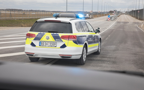 HZA-M: Zoll stoppt 49-jährigen Mann im Schweizer Fahrzeug - und versteuert das Auto - Foto: presseportal.de