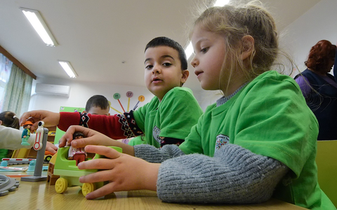Stiftung Kinderförderung von Playmobil unterstützt UNICEF-Programm für frühkindliche Bildung in Nord-Mazedonien und Serbien - Foto: presseportal.de