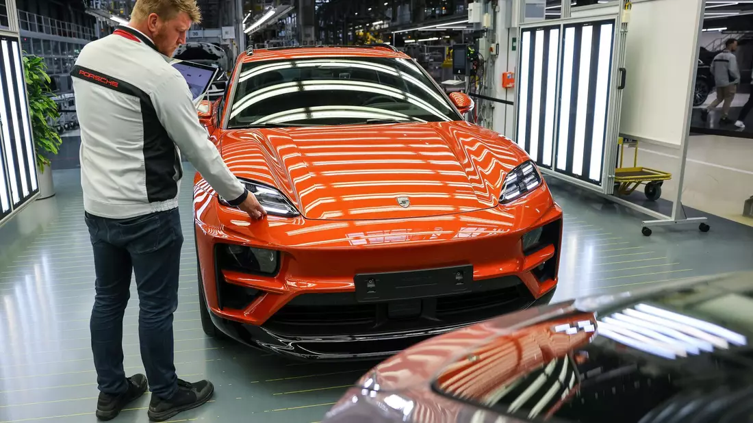 Das auslieferungsstärkste Fahrzeug von Porsche im Jahr 2025: der Macan. (Archivbild) - Bild: Jan Woitas/dpa