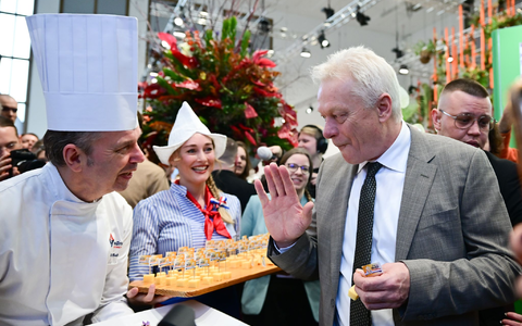 Alphornbläser in der Bayern-Halle waren auch eine Station des Eröffnungsrundgangs.  - Foto: Sebastian Christoph Gollnow/dpa