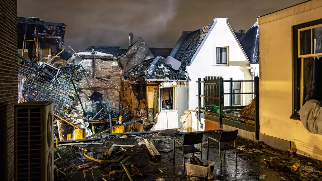 Häuser in Utrecht sind nach einer Explosion vom Donnerstag stark beschädigt. - Bild: Laurens Niezen/ANP/dpa