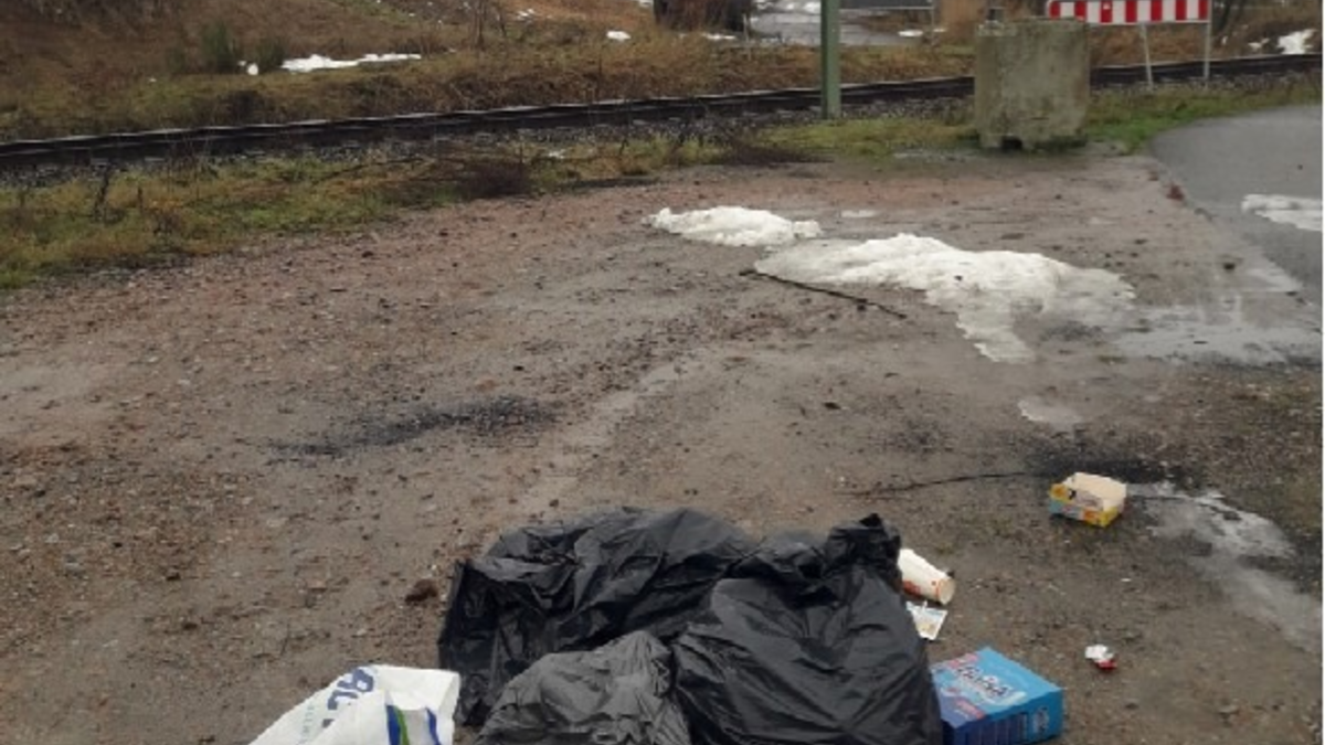 POL-WHV: Illegale Müllentsorgung in Schortens - Foto: presseportal.de