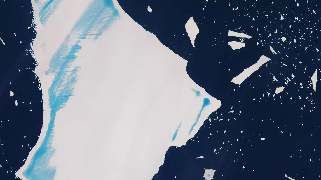 Mittlerweile hat der einst größte Eisberg einiges von seiner Masse eingebüßt. - Bild: -/contains modified Copernicus Sentinel data (2025), processed by ESA/dpa