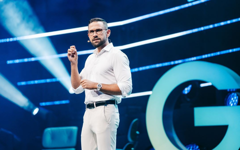 Für Unternehmer, die im Tagesgeschäft untergehen: Enis Eisfeld erklärt, wie Sie wieder die Kontrolle über Ihr Business bekommen - Foto: presseportal.de