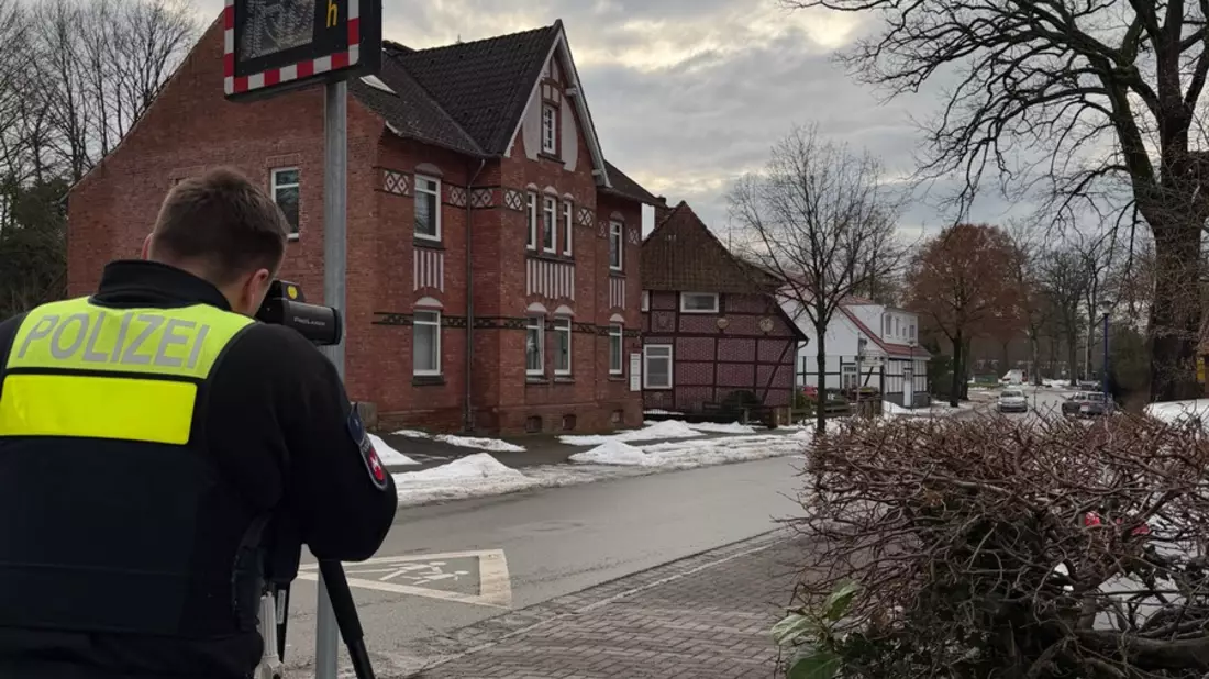 POL-HK: Bad Fallingbostel: Geschwindigkeitsmessung ; Schneverdingen: Unfallflucht; Wietzendorf: Nach Unfall leicht verletzt; Soltau: Unter Alkoholeinfluss am Steuer - Bild: presseportal.de