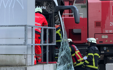 Am Hamburger Hafen hat sich ein schwerer Unfall ereignet. - Foto: Sebastian Peters/NEWS5/dpa
