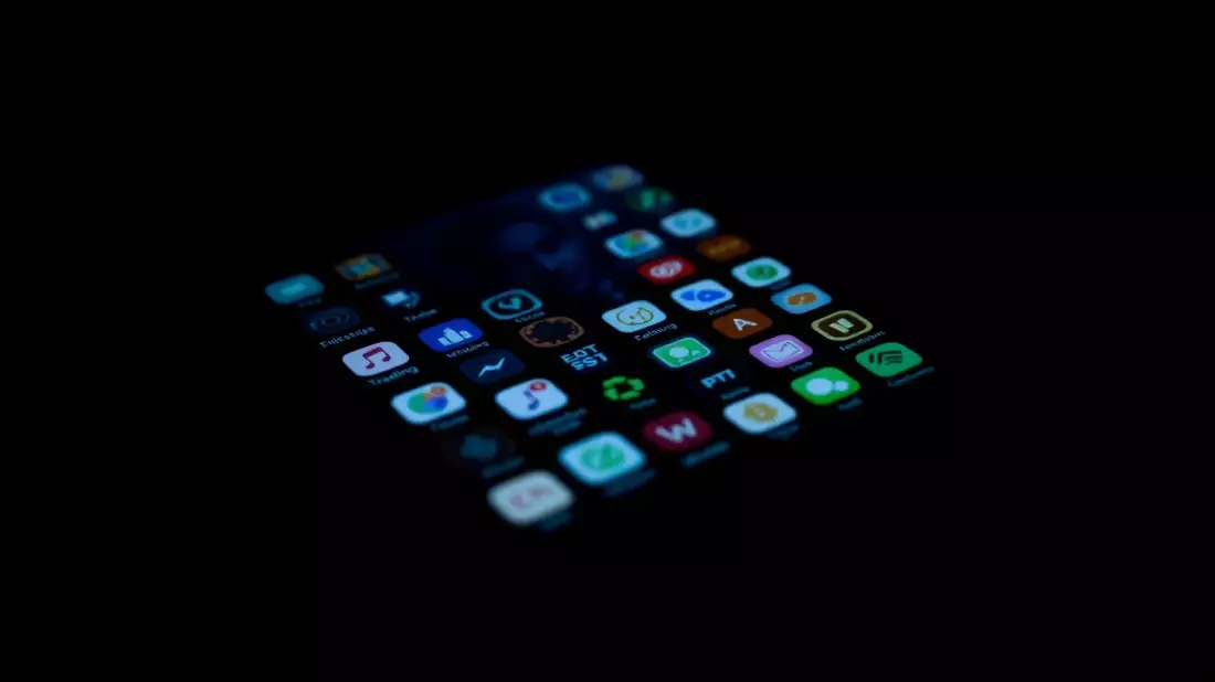Messenger-Betrug: Neue Welle von Trading- und Love-Scams überflutet WhatsApp und Telegram - Bild: über boerse-global.de