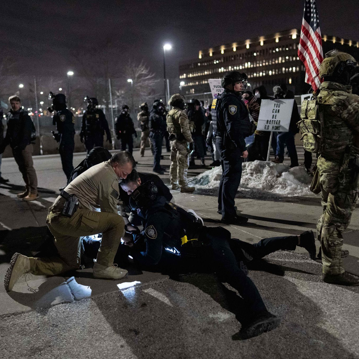 Das Heimatschutzministerium wies Vorwürfe über Gewalt der Beamten zurück.  - Foto: Adam Gray/AP/dpa
