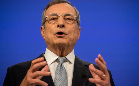 Der ehemalige Präsident der Europäischen Zentralbank, Mario Draghi, wird mit dem Karlspreis 2026 ausgezeichnet (Archivbild).  - Foto: Wiktor Dabkowski/ZUMA Press Wire/dpa