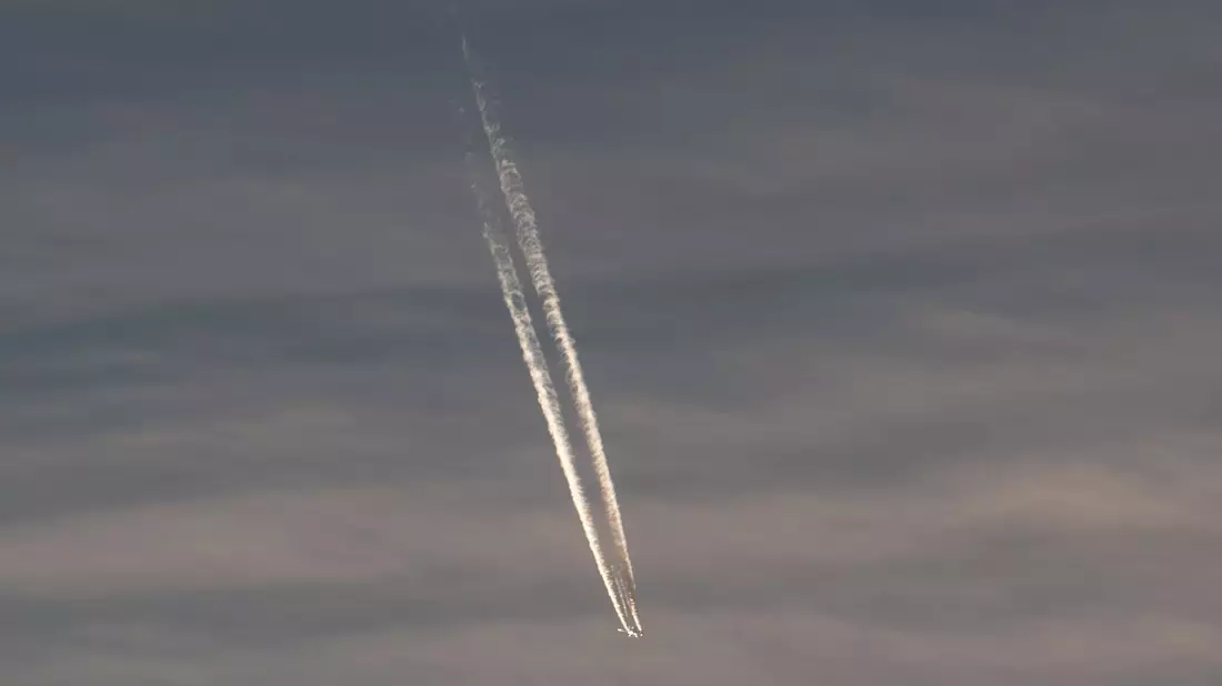In Indonesien wird ein Flugzeug vermisst. (Symbolfoto) - Bild: Federico Gambarini/dpa