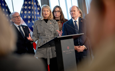 Die Gruppe der US-Parlamentarier in Kopenhagen.  - Foto: Ida Marie Odgaard/AP/dpa
