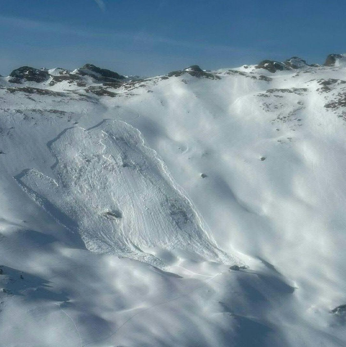 Im Raum Bad Hofgastein gab es einen Lawinenabgang - eine Frau starb in den Schneemassen.  - Foto: Unbekannt/BERGRETTUNG SALZBURG/APA/dpa