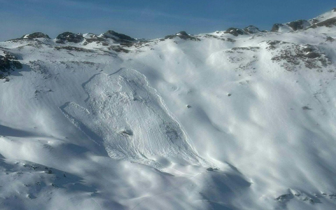 Im Raum Bad Hofgastein gab es einen Lawinenabgang - eine Frau starb in den Schneemassen.  - Foto: Unbekannt/BERGRETTUNG SALZBURG/APA/dpa