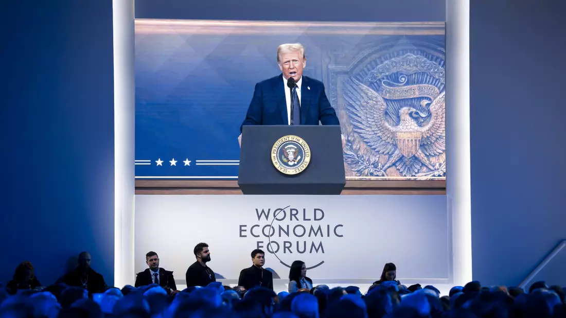 Voriges Jahr nur auf der Leinwand, diesmal wieder persönlich: US-Präsident Trump auf dem Weltwirtschaftsforum. (Archivbild) - Bild: Laurent Gillieron/KEYSTONE/dpa