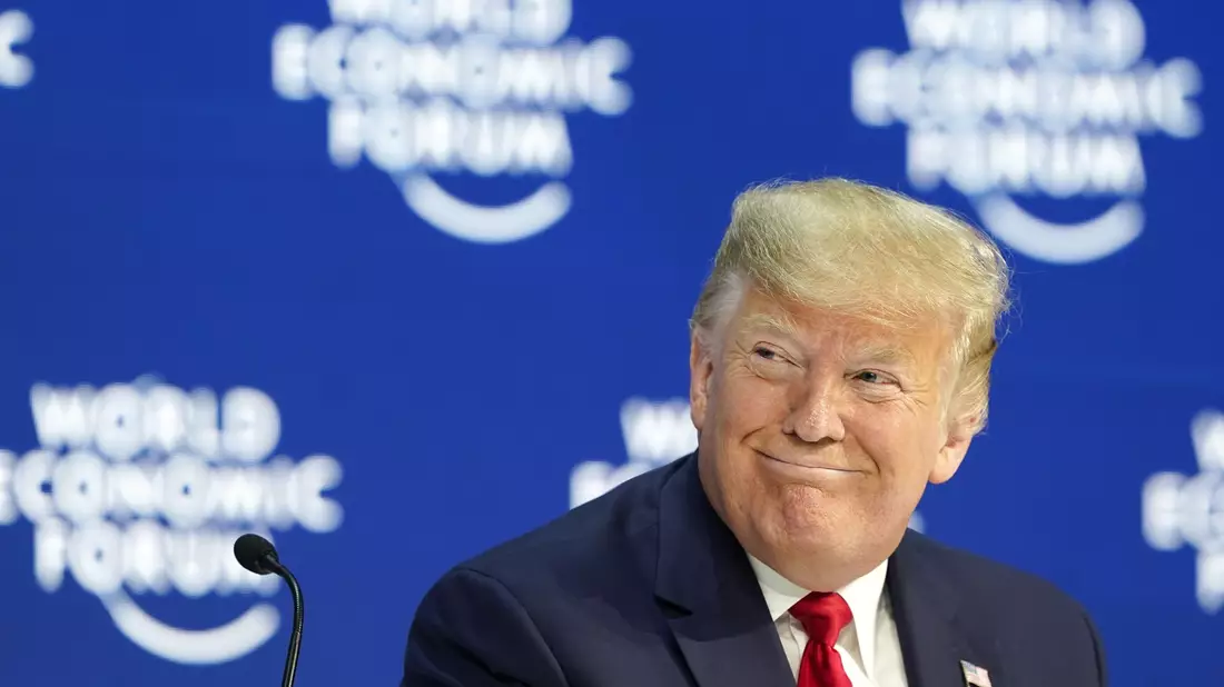 Trump schimpft über die Globalisierung. Aber er scheint sich in Davos wohlzufühlen: Als US-Präsident nimmt er bereits zum dritten Mal persönlich teil. (Archivbild) - Bild: Gian Ehrenzeller/KEYSTONE/dpa