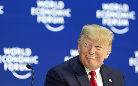 Trump schimpft über die Globalisierung. Aber er scheint sich in Davos wohlzufühlen: Als US-Präsident nimmt er bereits zum dritten Mal persönlich teil. (Archivbild) - Foto: Gian Ehrenzeller/KEYSTONE/dpa