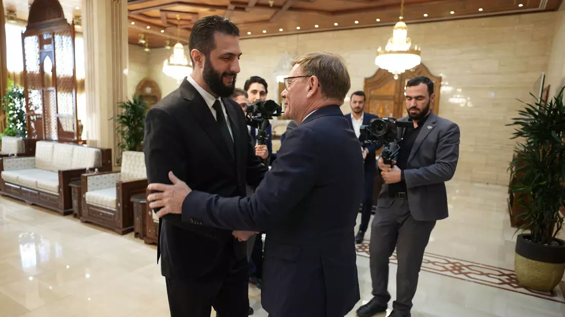 Im Oktober traf Außenminister Johann Wadephul (CDU) den syrischen Übergangspräsidenten, Ahmed al-Scharaa, in Damaskus. (Archivfoto) - Bild: Marcus Brandt/dpa