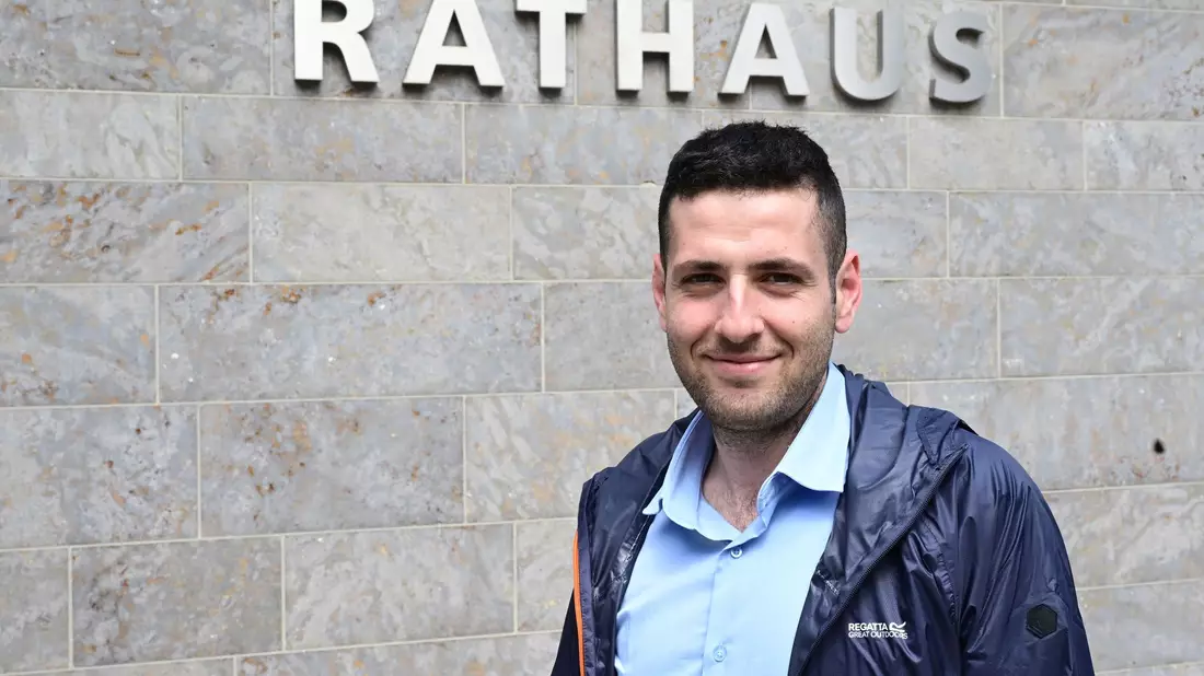 Ryyan Alshebl kam 2015 als Flüchtling nach Deutschland. Er ist einer von vielen eingebürgerten Syrern und heute Bürgermeister der baden-württembergischen Gemeinde Ostelsheim. (Archivfoto) - Bild: Bernd Weißbrod/dpa