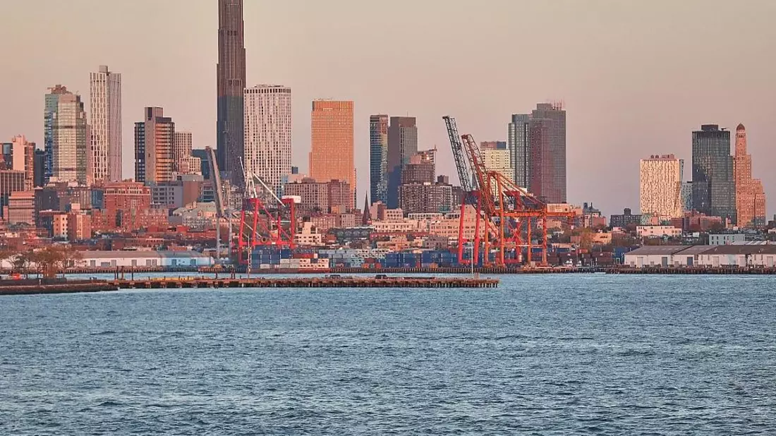 Industrieanlagen und Hafen in New York/Brooklyn (Archiv) - Bild: via dts Nachrichtenagentur