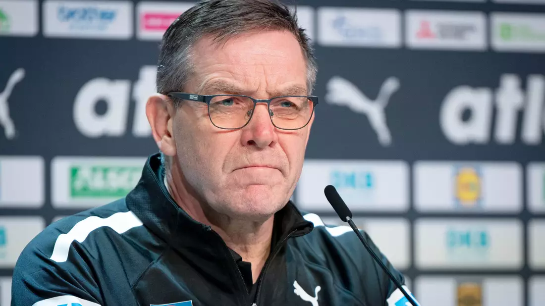 Für Alfred Gislason steht im EM-Duell mit Spanien einiges auf dem Spiel.    - Bild: Sina Schuldt/dpa