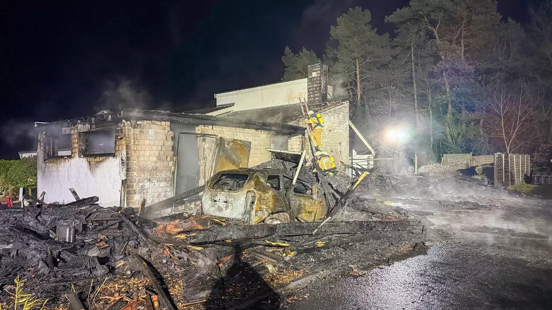 FW Osterholz-Scharm.: Gebäudebrand - Bild: presseportal.de