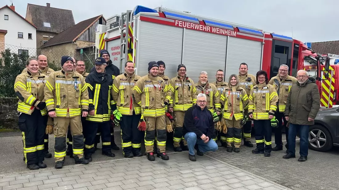 FW Weinheim: Jahrzehntelanges Engagement für die Weinheimer Feuerwehr. Markus Ewald wurde in die Alters und Ehrenabteilung verabschiedet. - Bild: presseportal.de