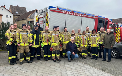FW Weinheim: Jahrzehntelanges Engagement für die Weinheimer Feuerwehr. Markus Ewald wurde in die Alters und Ehrenabteilung verabschiedet. - Foto: presseportal.de