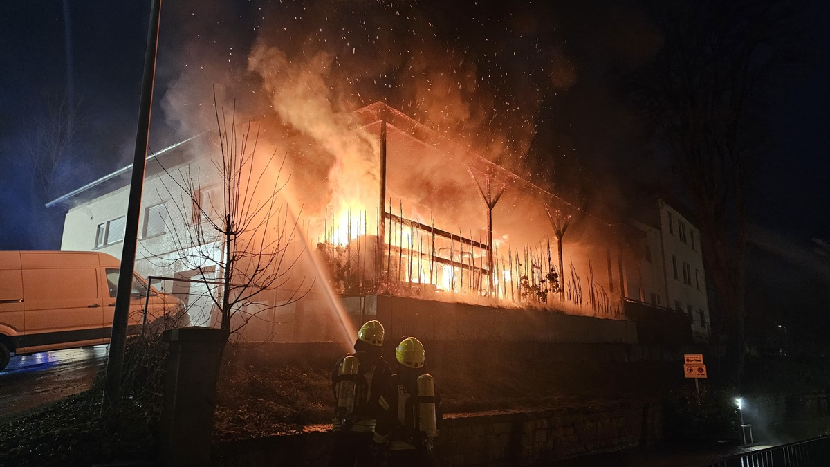 KFV-CW: Millionenschaden bei Großbrand in Nagold - Keine Verletzten - 120 Einsatzkräfte vor Ort - Foto: presseportal.de
