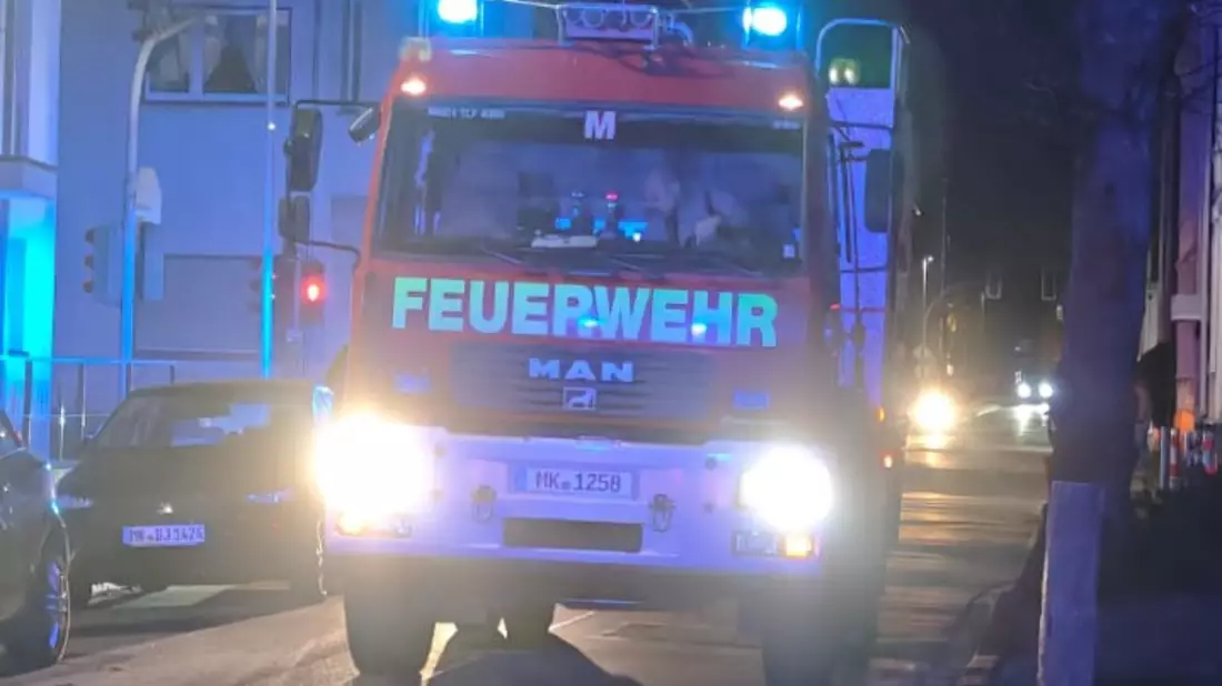 FW Menden: Holzkohlegrill sorgt für Feuerwehreinsatz - Bild: presseportal.de