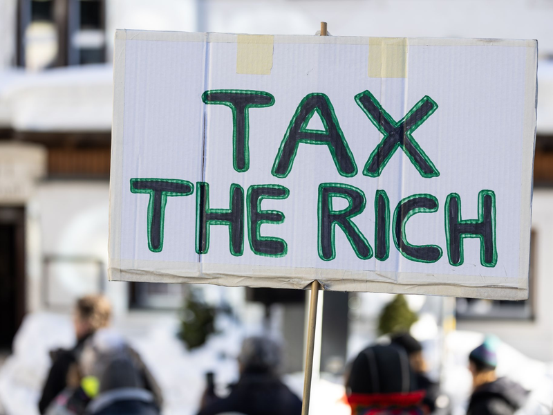 Oxfam fordert höhere Steuern für die Reichsten. (Archivbild) - Foto: Hannes P Albert/dpa