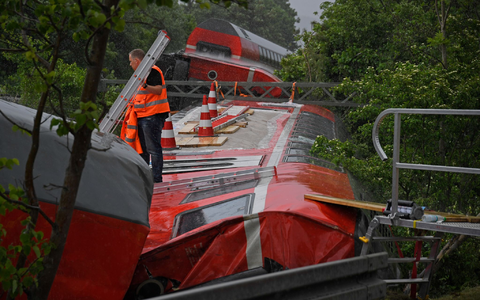 Vier Frauen sowie ein 13-Jähriger starben bei dem Unfall. (Archivbild)  - Foto: Uwe Lein/dpa
