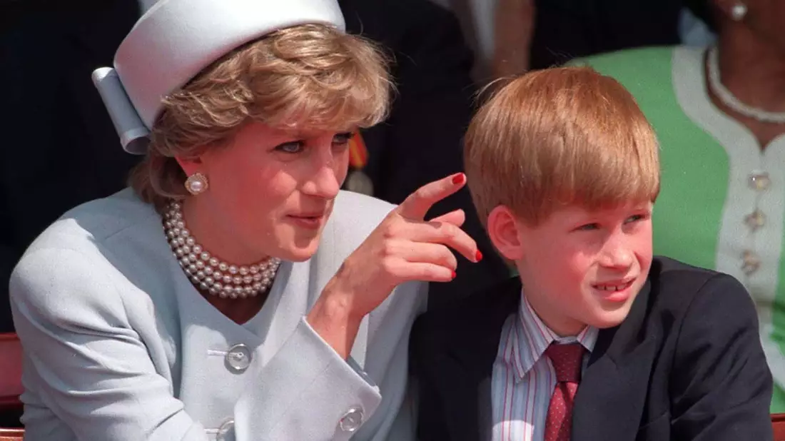 Den tragischen Unfalltod seiner Mutter, Prinzessin Diana, lastet Harry den Paparazzi an. (Archivbild) - Bild: Martin Keene/PA Wire/dpa