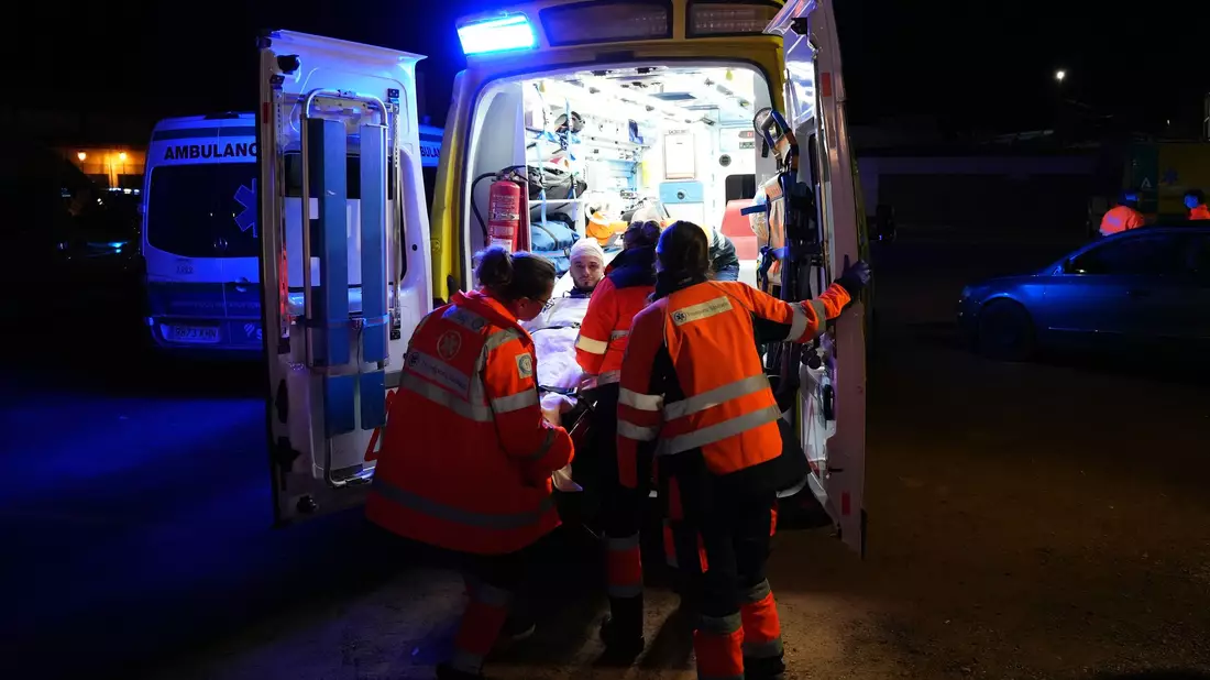 Hunderte Sanitäter, Polizisten und Feuerwehrleute waren nach dem schweren Zugunglück im Einsatz. - Bild: Francisco J. Olmo/EUROPA PRESS/dpa